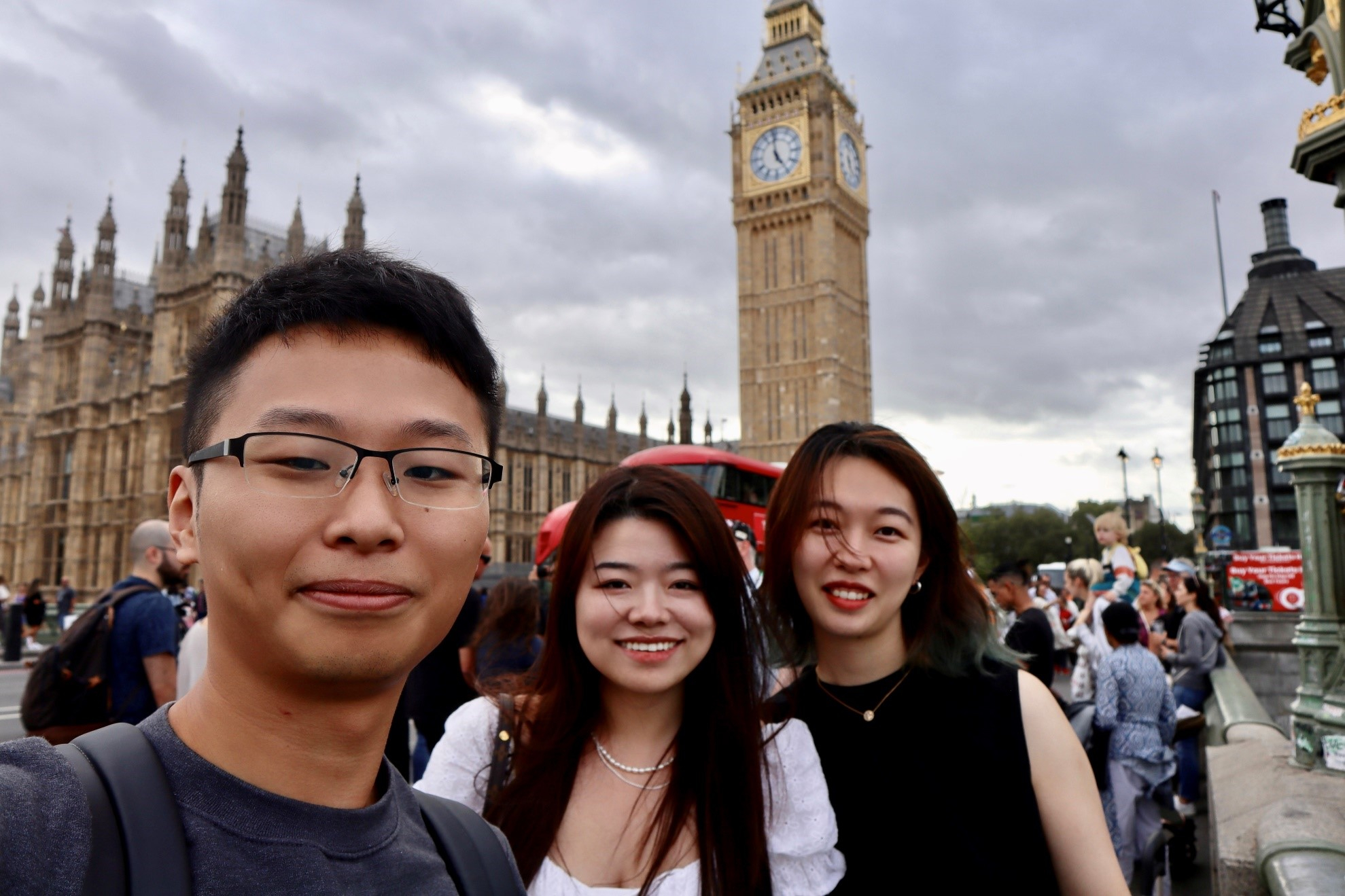 Xiangjie Chen with colleagues